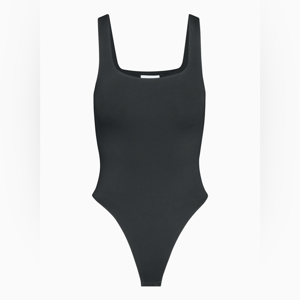 Aritzia Babaton Contour Squareneck Bodysuit